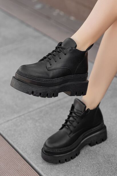 Jayle Siyah Cilt Yüksek Topuk Detaylı Bağcıklı Kadın Bot 