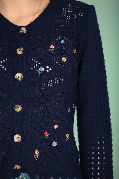 Kadın Nakışlı Düğmeli Kısa Hırka  Lacivert 9