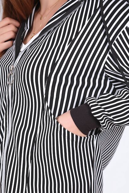 Kadın Çizgili Kapşonlu Sweat  Siyah 9