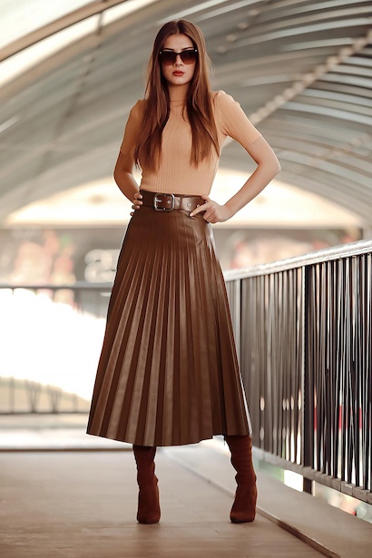 Kadın Midi Boy Kemerli Piliseli Deri Etek