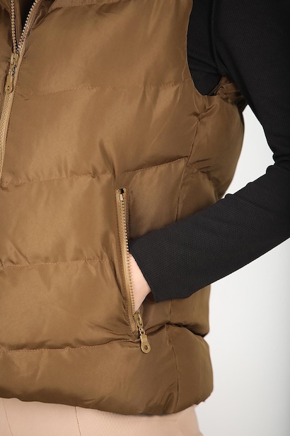 Kadın Kapşonlu Kısa Şişme Yelek Taba 9