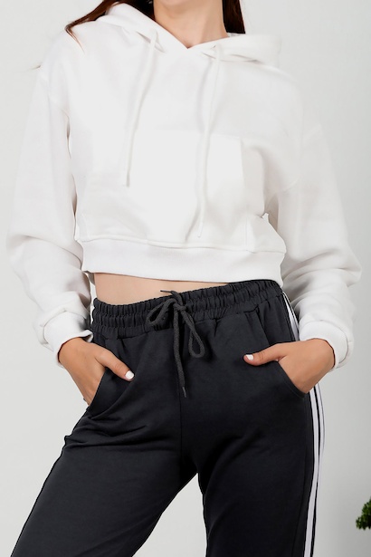 Kadın Üç İplik Kanguru Cepli Kapşonlu Kısa Sweat