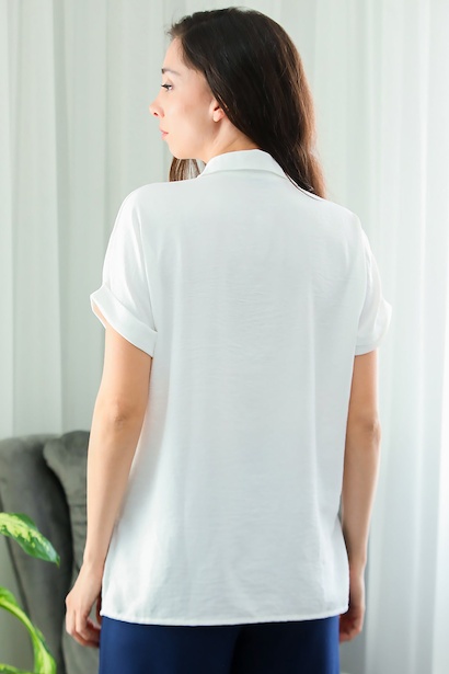 Kadın Gömlek Yaka Tahta Düğmeli Bluz  Ekru 6