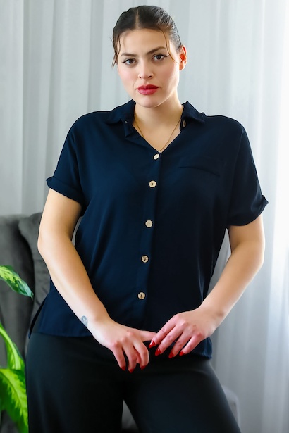 Büyük Beden Gömlek Yaka Tahta Düğmeli Bluz 