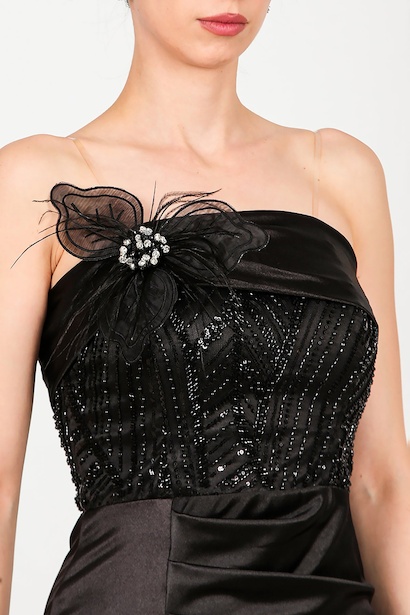 Kadın Yakası Broşlu Kolsuz Yırtmaçlı Uzun Abiye  Siyah 9