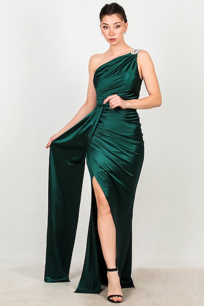 Kadın Omuz Aksesuarlı Uzun Saten Abiye 