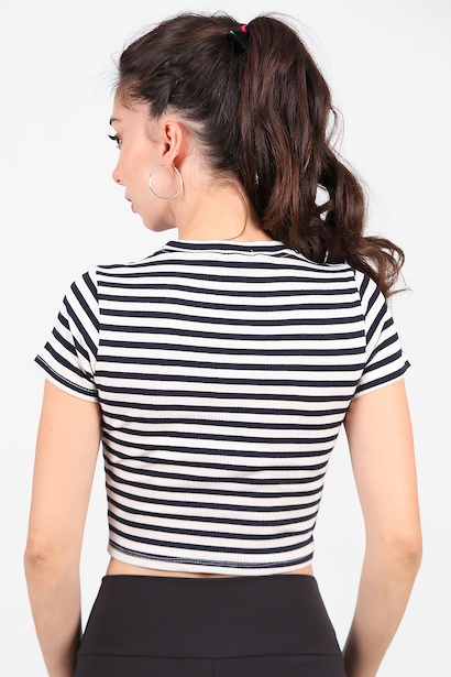Kadın Çizgili Kalp Nakışlı Crop Tshırt  Siyah 6