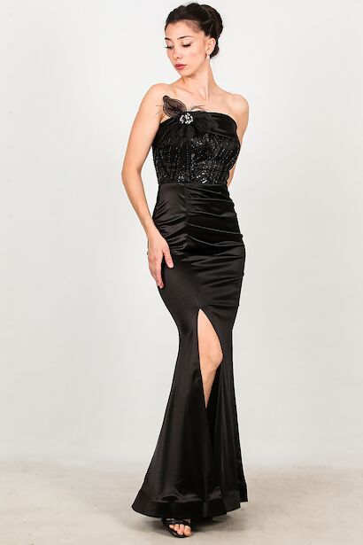 Kadın Yakası Broşlu Kolsuz Yırtmaçlı Uzun Abiye  Siyah