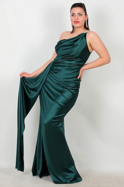 Büyük Beden Omuz Aksesuar Detay Uzun Saten Abiye 