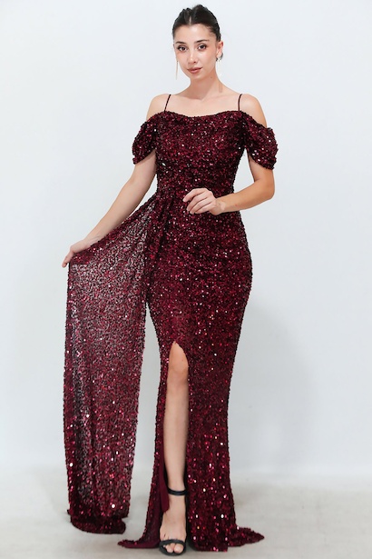 Kadın Düşük Omuz Yırtmaçlı Pullu Uzun Abiye 