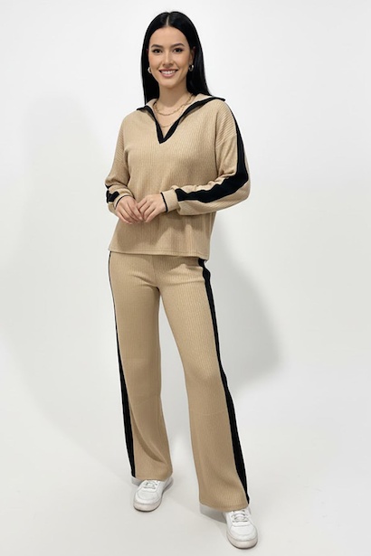 Kadın Garnili Önü V Yakalı Takım 